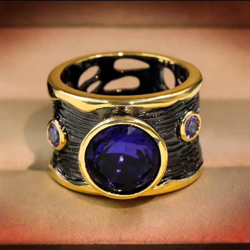Wedding ring - Picture 4 of 12
